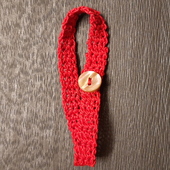 Red Crocheted Bransolete - Picture 1 of 3